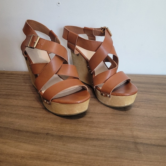 Fergalicious 8.5 brown wedges - Picture 2 of 10